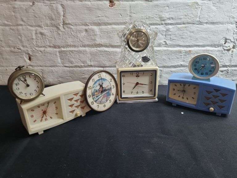 Lot of Seven Vintage Clocks Tullochs Auctions