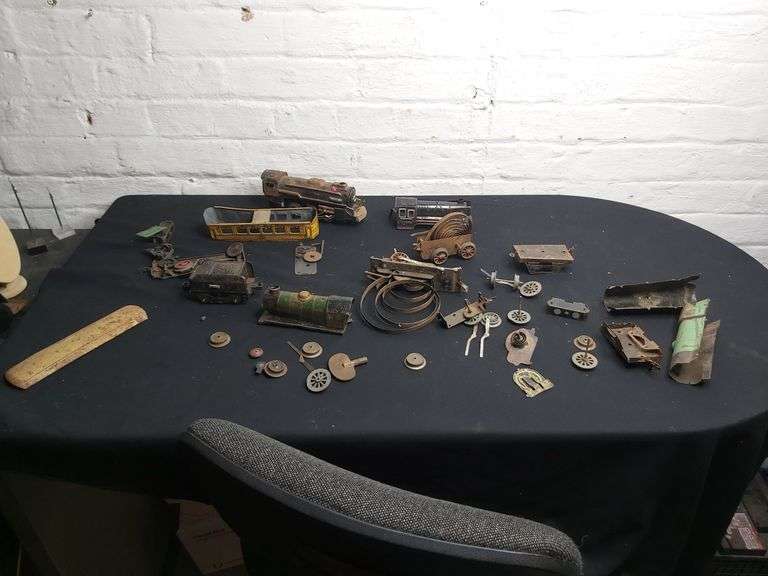 Lot of Vintage Model Train Parts Tullochs Auctions