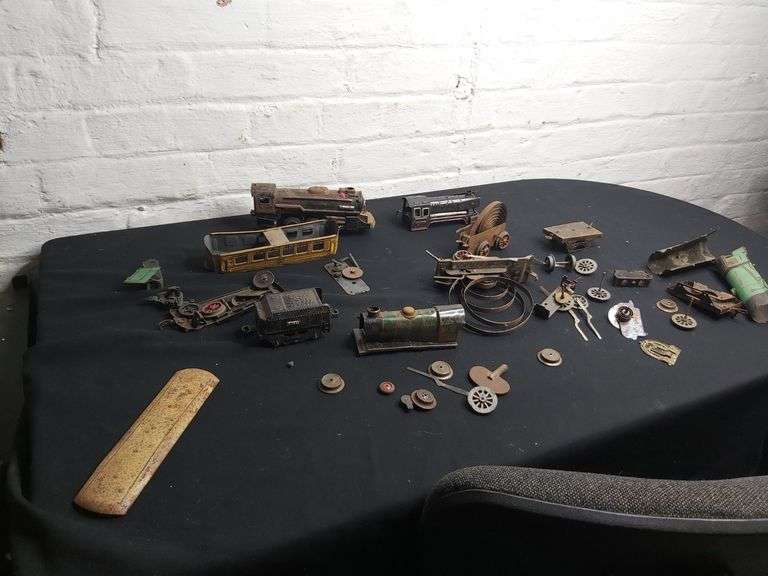 Lot of Vintage Model Train Parts Tullochs Auctions
