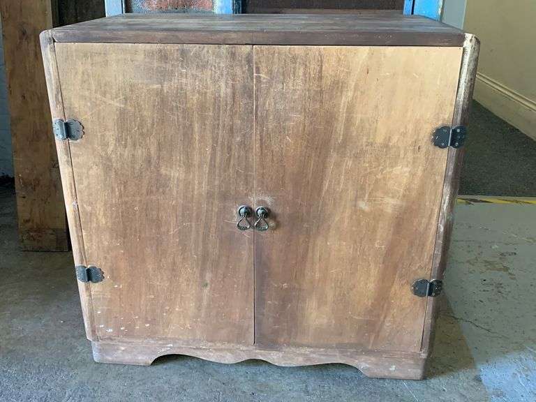 Rustic Wooden Tullochs Auctions