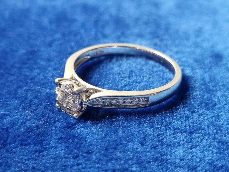 9k White Gold & Diamond Ring Tullochs Auctions