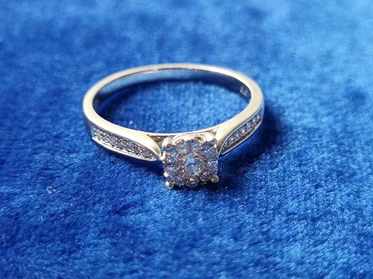 9k White Gold & Diamond Ring Tullochs Auctions