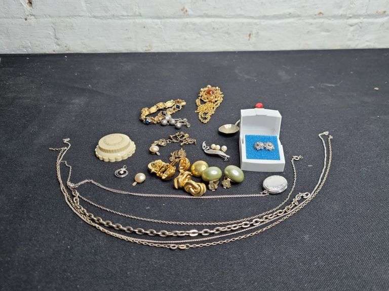 Lot of Vintage Costume Jewellery & Cases Tullochs Auctions