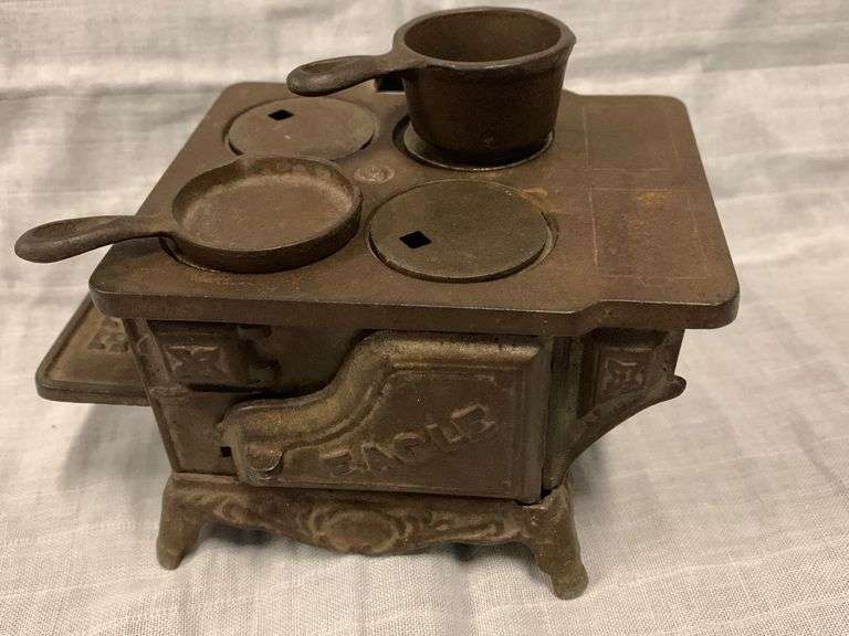 Antique Cast Iron Miniature Salesman Sample 'American Eagle' Stove