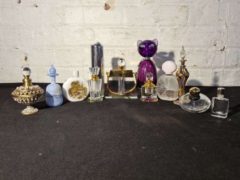 Lot of Decorative Perfume Bottles Tullochs Auctions