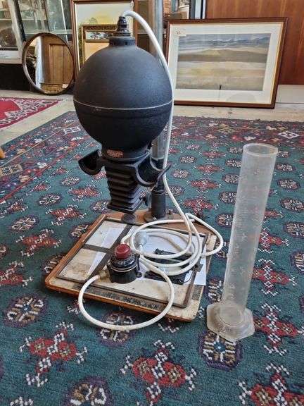 Vintage Photo Enlarger with Accessories - Tullochs Auctions