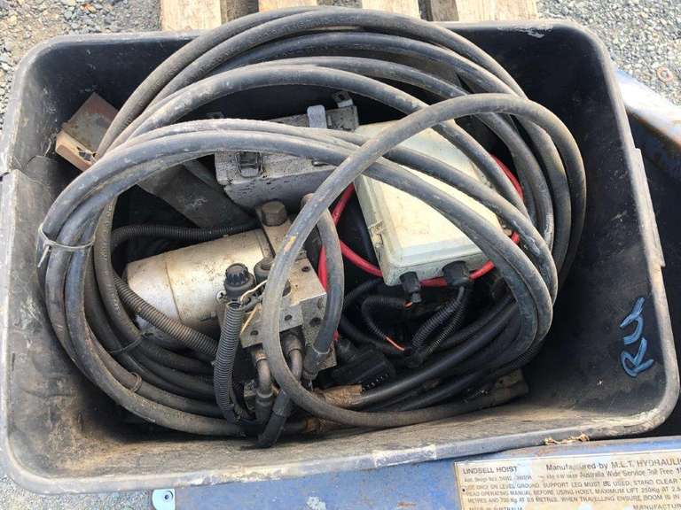 Lindsell Truck Hoist 700kg TVAA Pty Ltd T/A Tomkins Valuers & Auctioneers