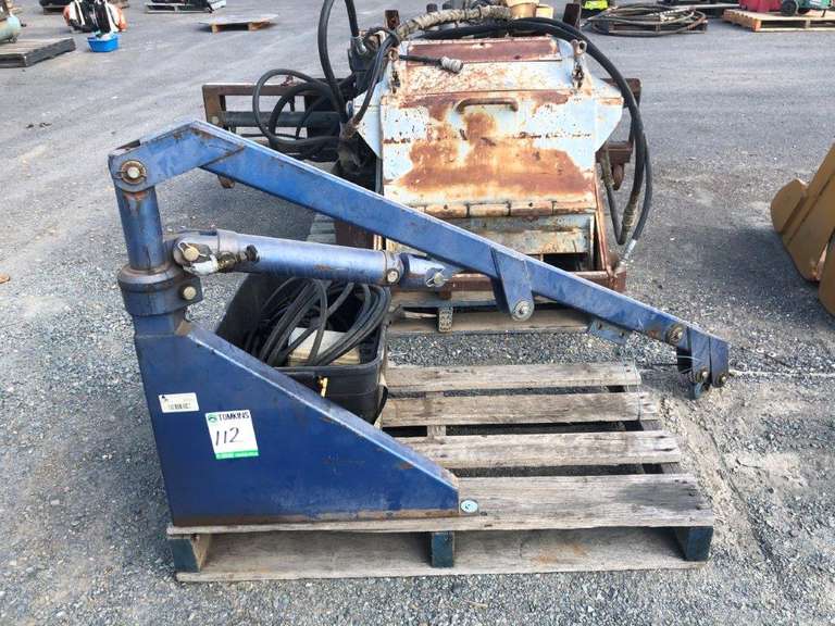 Lindsell Truck Hoist 700kg TVAA Pty Ltd T/A Tomkins Valuers & Auctioneers