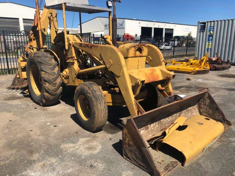 1981 John Deere 400 Backhoe Loader Inc Buckets TVAA Pty Ltd T/A