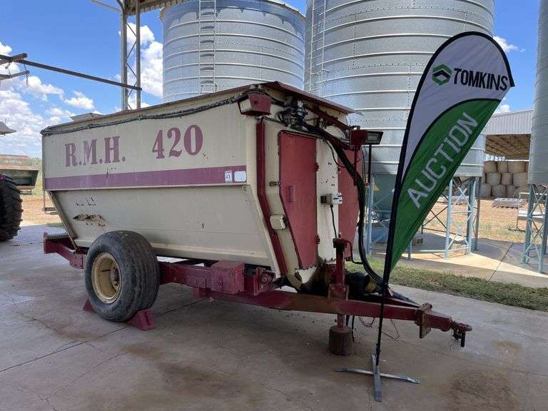 RMH 420 Feed Mixer TVAA Pty Ltd T/A Tomkins Valuers & Auctioneers