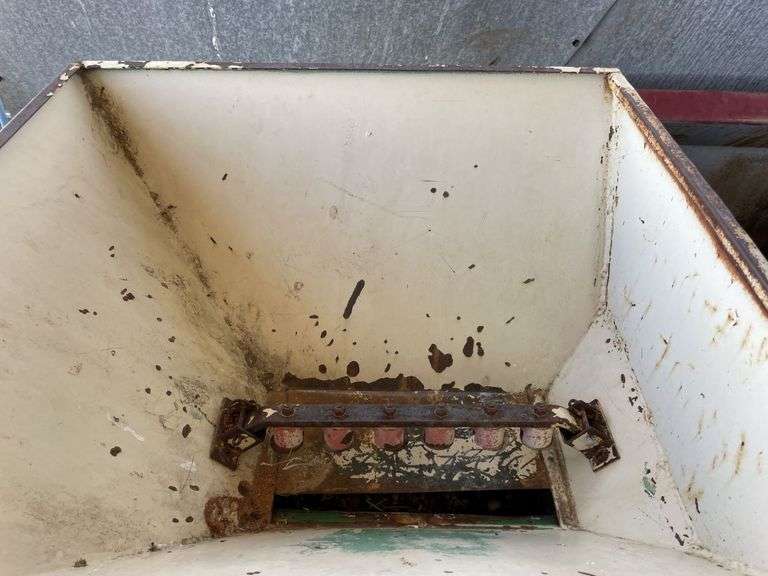 RMH 420 Feed Mixer TVAA Pty Ltd T/A Tomkins Valuers & Auctioneers