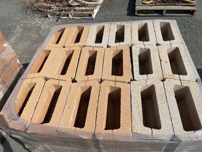 2 x Pallets Retainer Blocks inc Hollow Retainers and Head Retainer