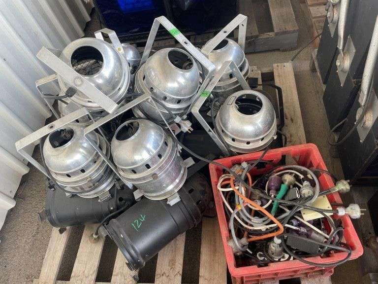 9x Par 64 Black Par Cans, 8x Stubby Chrome Par 64 Shells Box of 110v ...