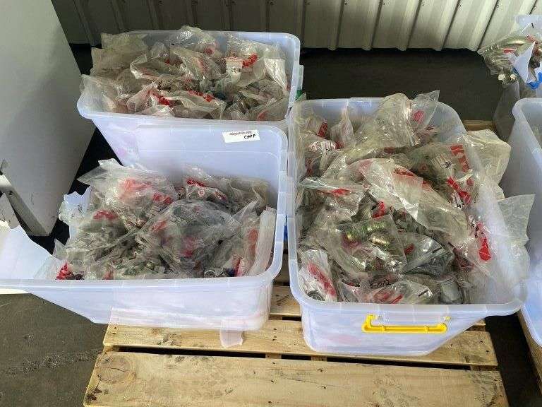 3x Tubs Assorted Alfagomma and Duffield Hydraulic Hose Tails, 1 and 2