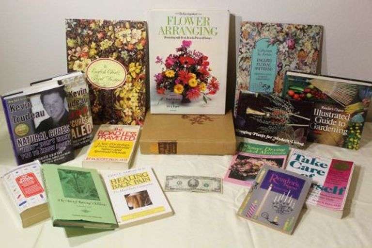 Lot book lot including many beautiful vintage and hardcover books