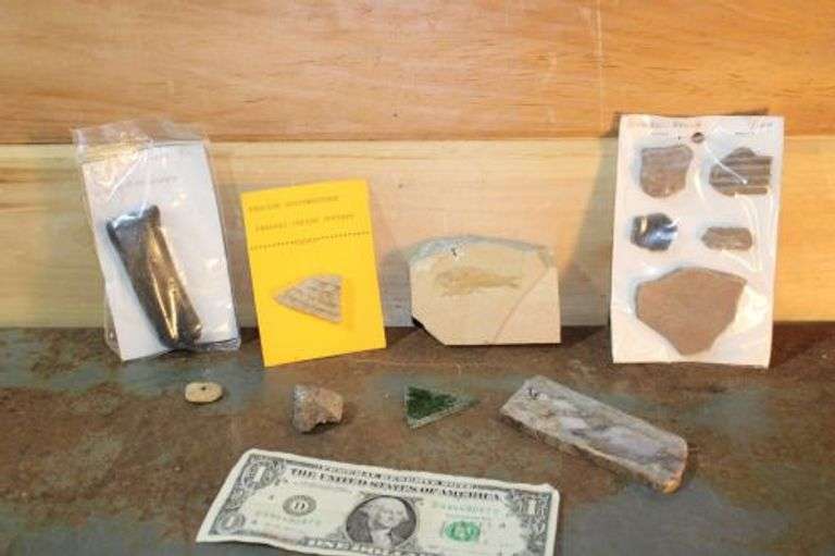 Awesome lot featuring Genuine Southwestern Anasazi pottery shard, Pot