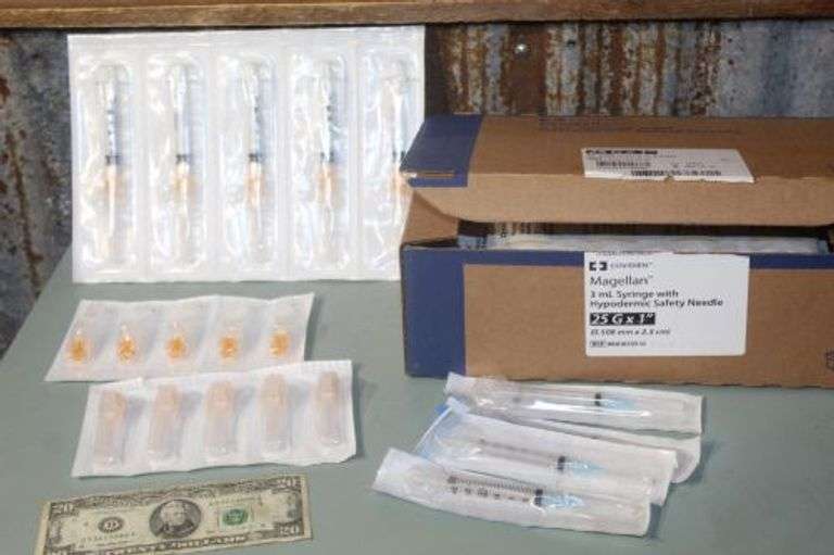 Box of medical Magellan 3ml syringe with hypodermic safety needle and