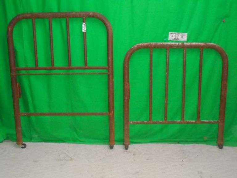 Antique twin metal bed frame. Texas Online Auction House