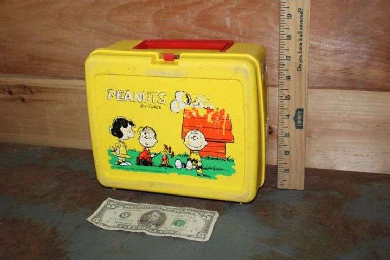 Vintage Charlie Brown Thermos lunch box plastic *as shown CASH ONLY Texas Online Auction House