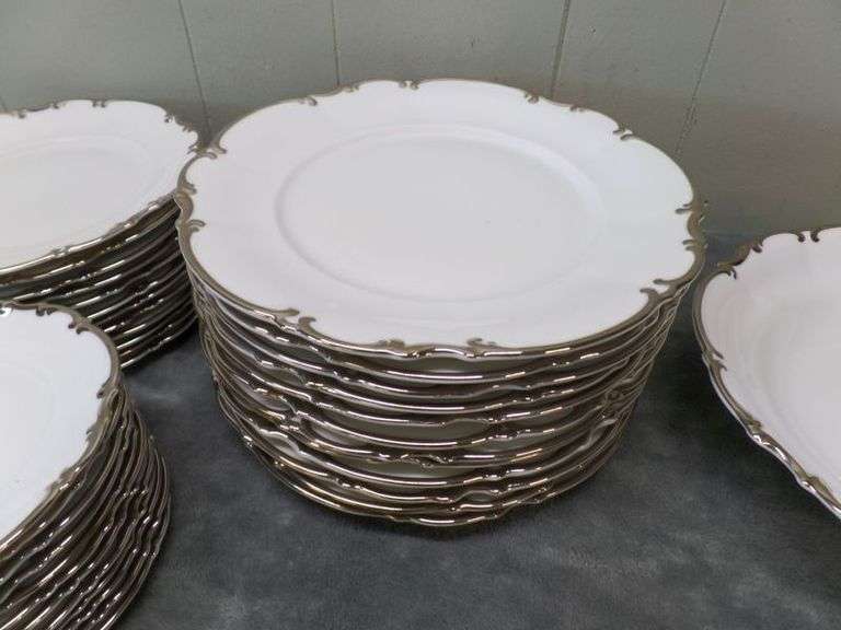 STUNNING Hutschenreuther LHS Revere PLATINUM Rimmed China Set!! Service