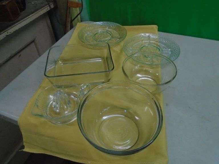Vintage Reammer 3 Nice Bowls 2 Divided Plates Texas Online Auction vintage-reammer-3-nice-bowls-2-divided-plates-texas-online-auction