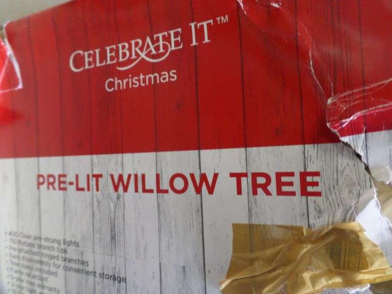 Nice 6Foot PreLit Willow Christmas Tree! (R1) Texas Online Auction