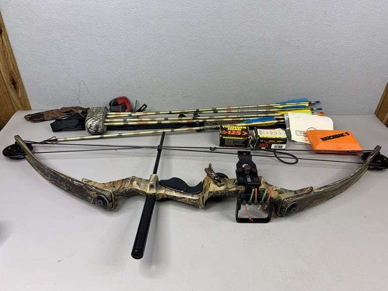 Alpine Archery Compound Bow w/Accessories & Bag United Edge Real