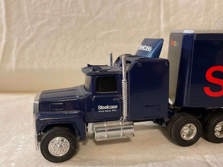 Steelcase Truck & Trailer, Replica Ford LTL9000 With Sleeper, Ertl, 1/