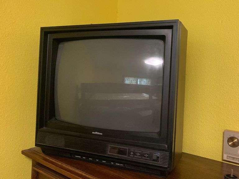 Box Television 20” United Edge Real Estate & Auction