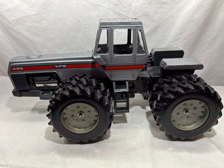 white-4-210-4wd-tractor-united-edge-real-estate-auction