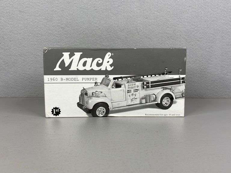 Camion De Pompiers Mack B-61 Chicago 1960 - Modèle Réduit 1/34 First Gear - Déjà Monté, Neuf - Pièce Collector
