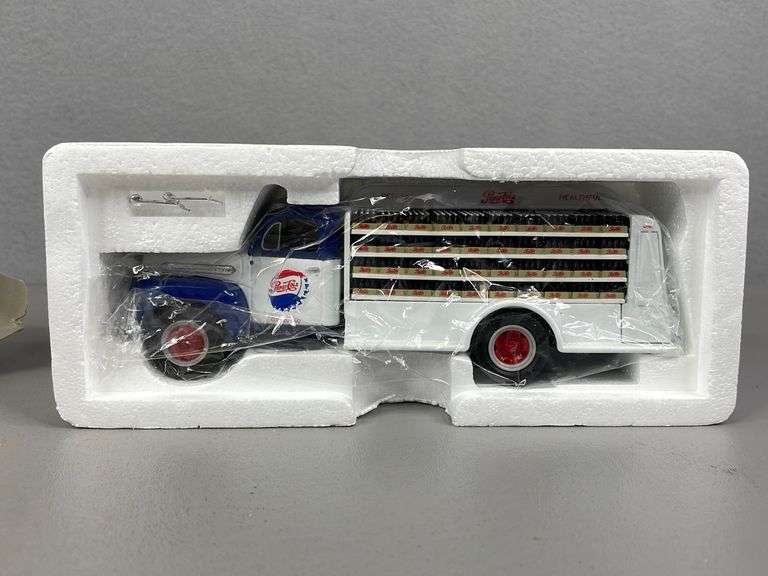 First Gear 1/34 1951 Ford F-6 – Camion Bottler's Truck Squirt (Occasion)