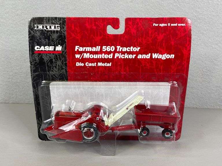 farmall-560-w-mounted-picker-wagon-1-64-scale-ertl-united-edge