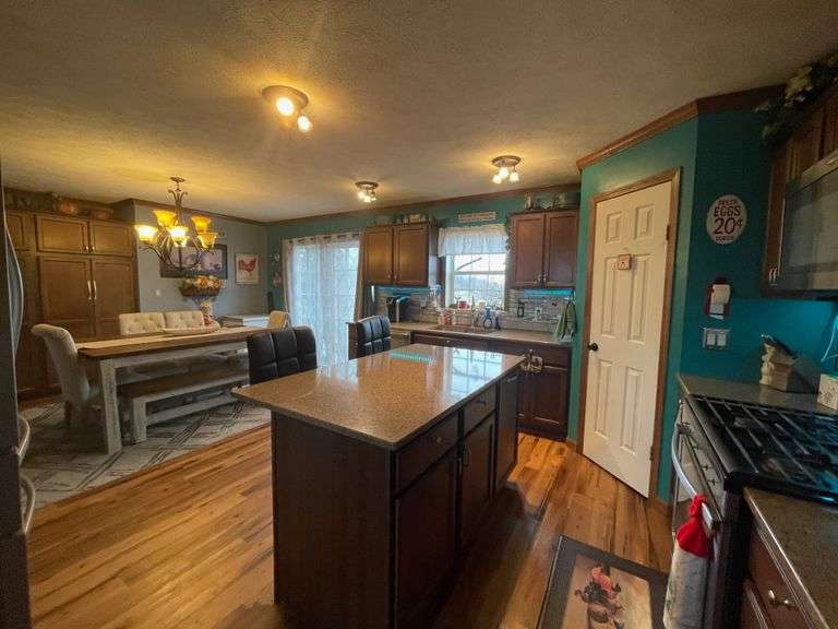 3 BR, 2BA on 5 Acres 10448 US 6, Bryan, OH 43506 United Edge Real Estate & Auction