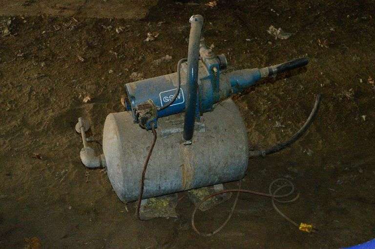 Shallow Well Pump & Pressure Tank VanKlaveren Auctions Inc.