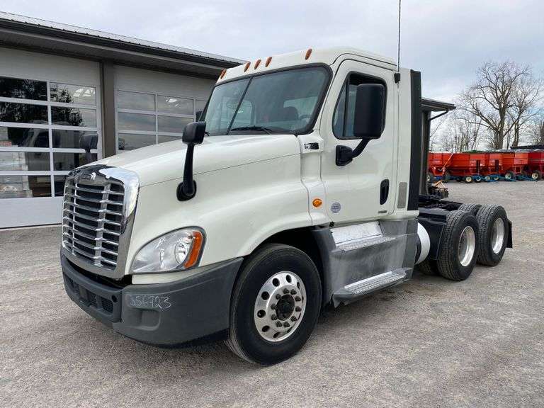 2018 Freightliner Cascadia Day Cab