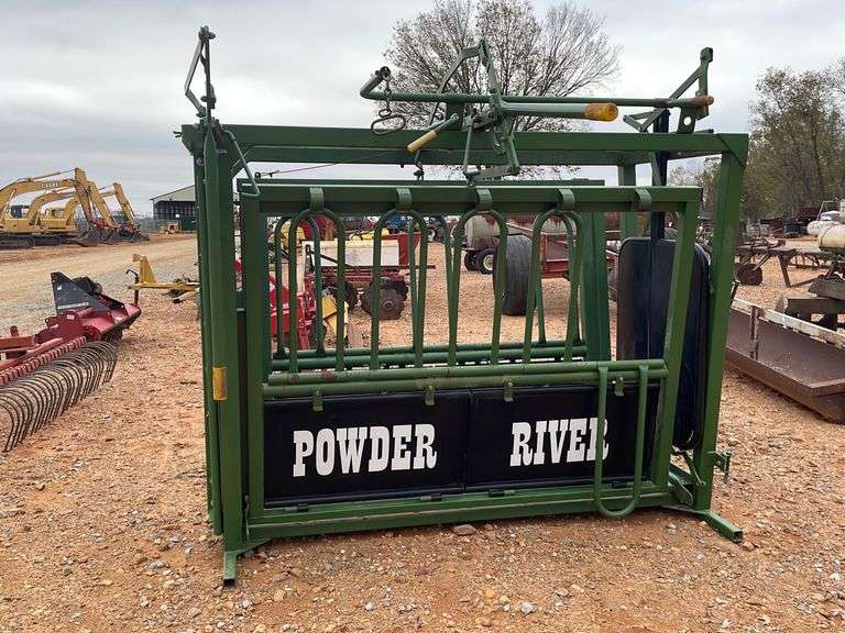 Powder River Manual Squeeze Chute Witcher Farms