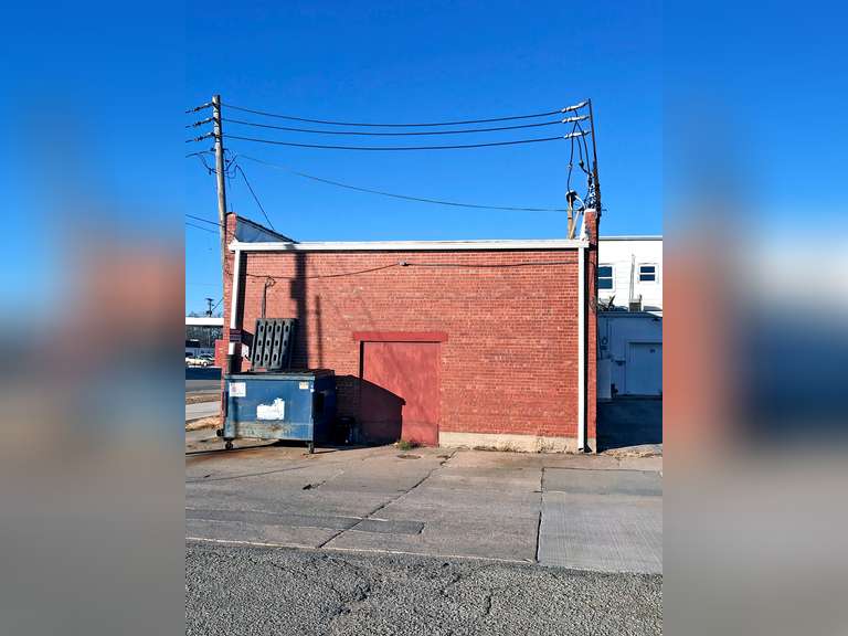 302 N. Main, Newton, KS J.P. Weigand & Sons, Inc. Auction Division