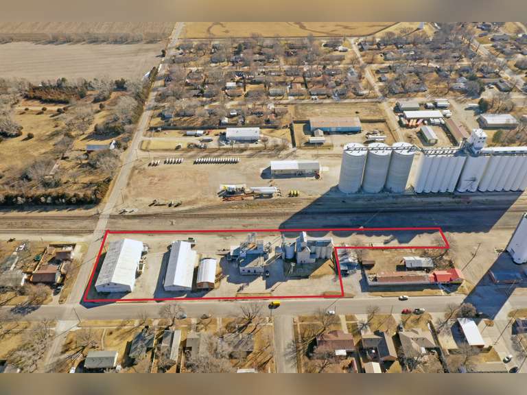610 Washington Ave., Sedgwick, KS