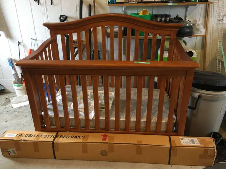 Convertible Crib Bed / Includes Rails for Conversion Wolfe Auction