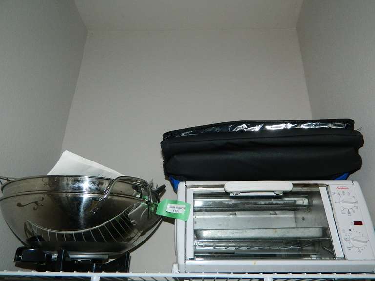 Farberware Electric Wok, Sunbeam Toaster Oven, Arctic Zone Fold Up