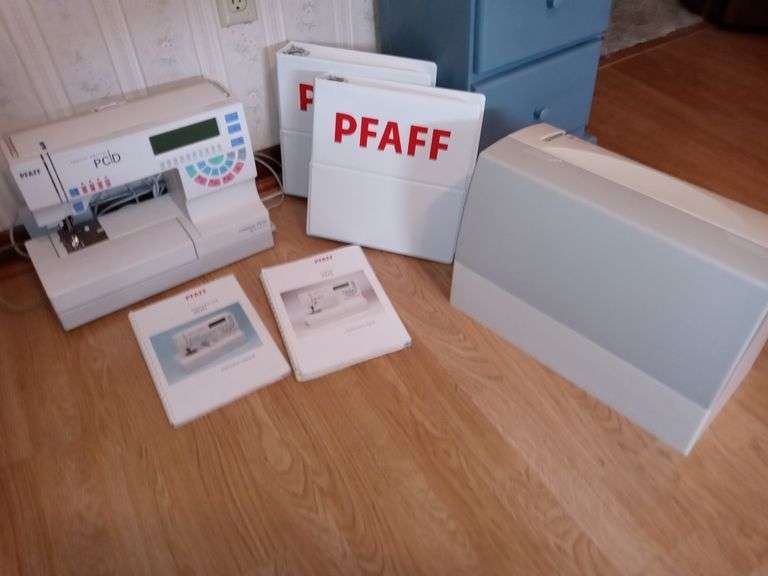 Pfaff Creative 7570 sewing machine Wolfe Auction & Realty, LLC