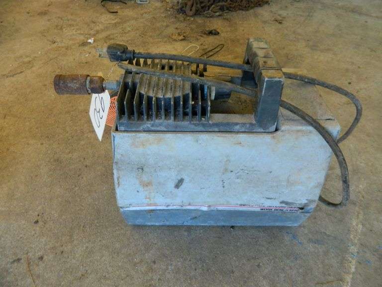 Air Compressor (Not Working) Wolfe Auction & Realty, LLC