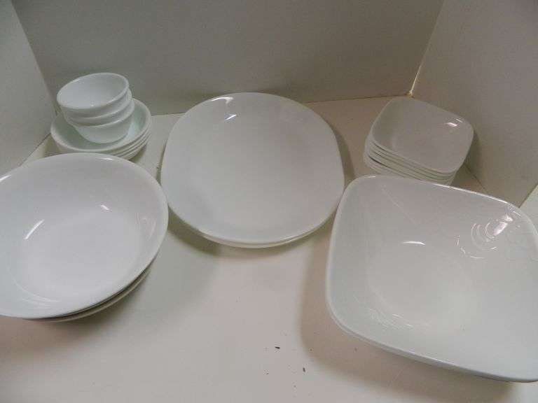 Corelle Small Bowls & large Bowls & 2 Meat Platters Wolfe Auction