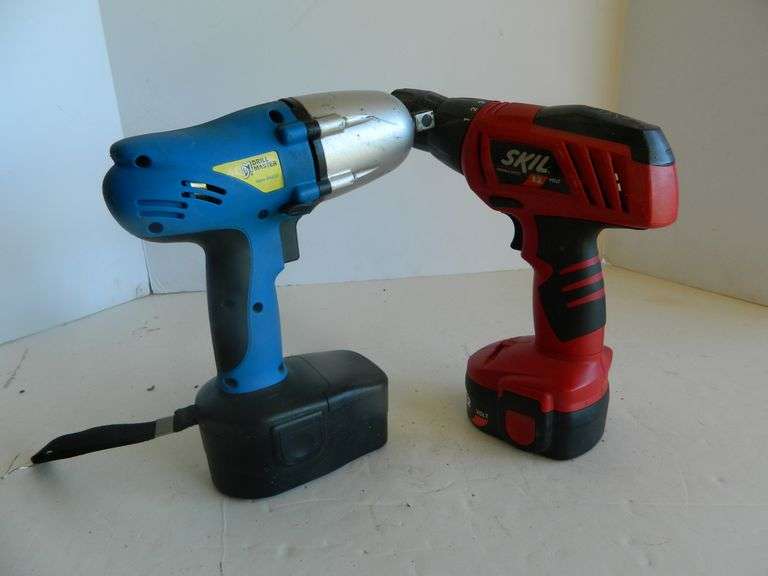 1 12 Volts Skill Variable Speed Drill & 1 18 Volts Drill Master