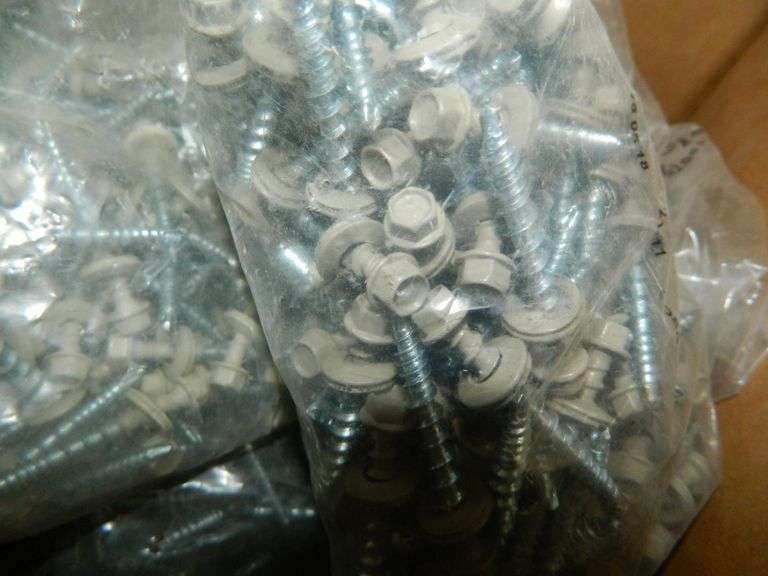 Various Wood Binder Screws Wolfe Auction & Realty, LLC