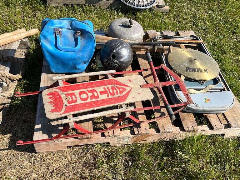 PALLET OF RECREATION ITEMS Wild Rose Auction Services