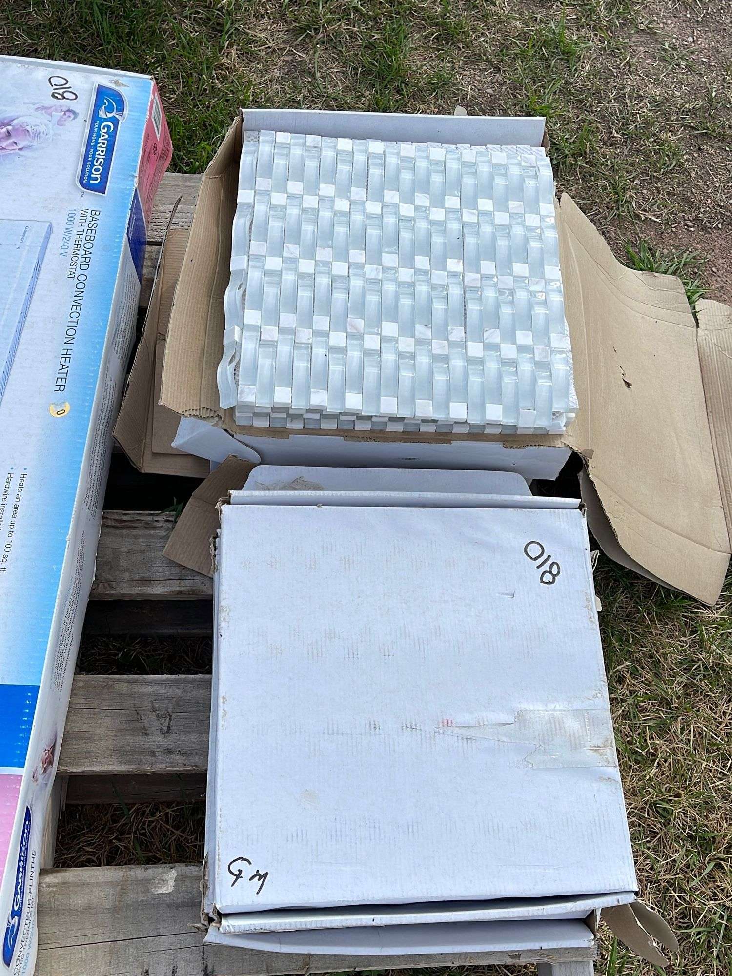 3 BOXES IMOLA CERAMIC TILE, 5 BOXES MOSAIC TILE, GARRISON BASEBOARD HEATER  - Wild Rose Auction Services