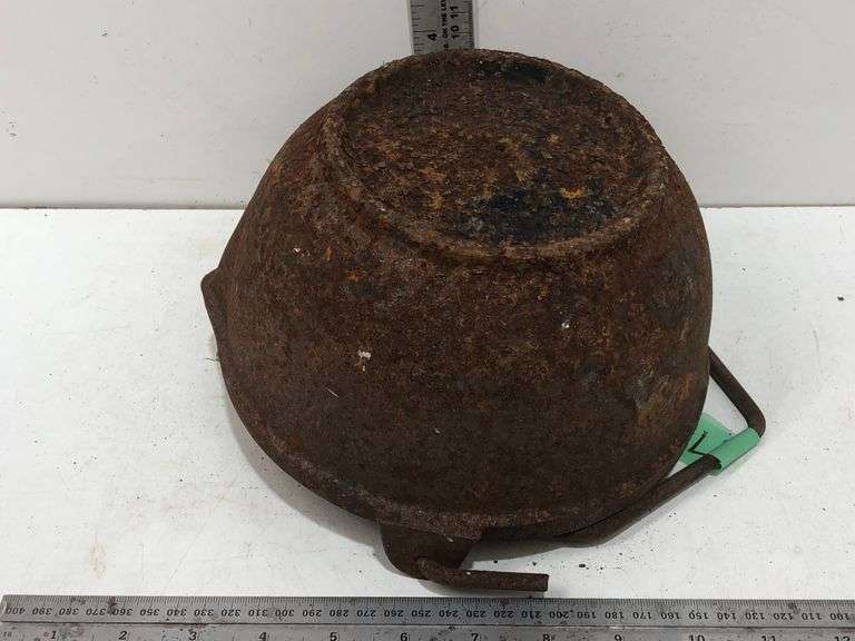 CAST IRON CAULDRON 7 1/2" X 4 1/4"
