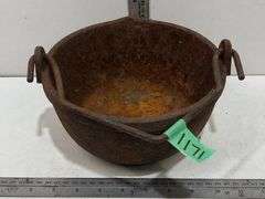 CAST IRON CAULDRON 7 1/2" X 4 1/4"
